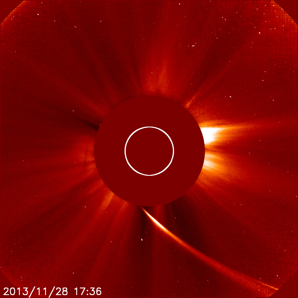 Komet Ison am 28.11.2013 um 18:36 MEZ, aufgenommen mit dem LASCO C2-Instrument der Raumsonde SOHO